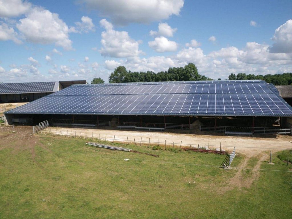 location de toiture photovoltaïque sur un bâtiment agricole